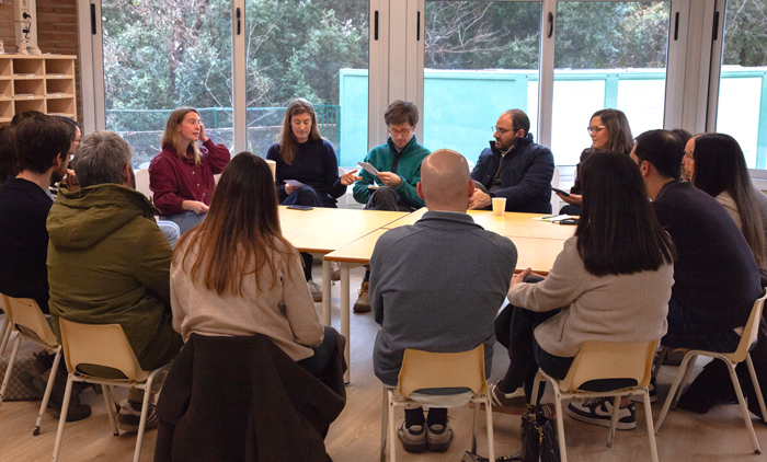 Alumnas con profesora